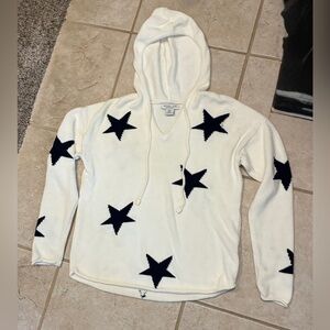 Rachel Zoe hooded white sweater with navy blue stars - size Small